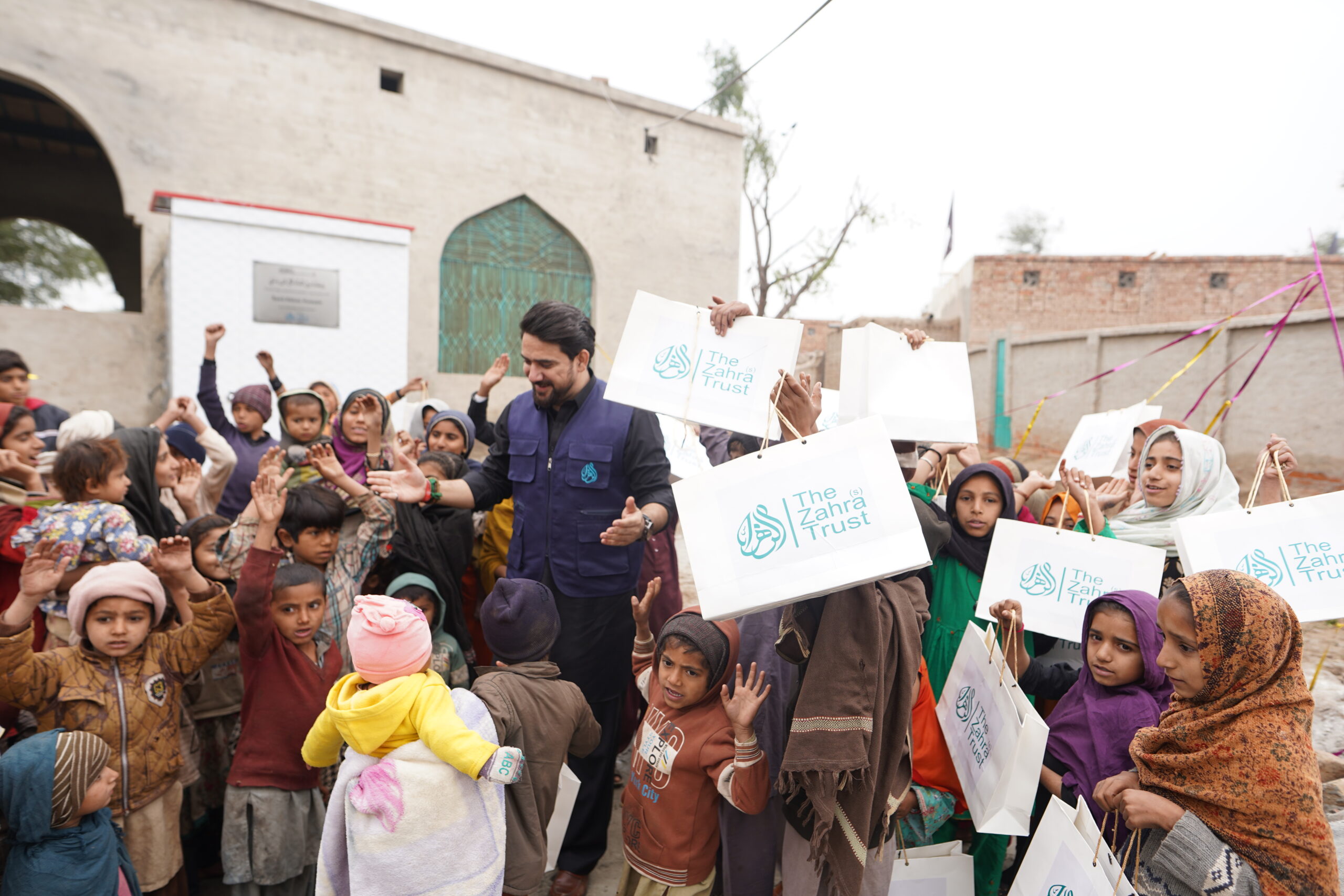 The Zahra Trust delivering urgent aid to families in Pakistan